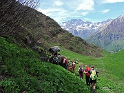 Prima di scendere all'alpe visitiamo "il Cantuccio delle Orazioni" dove l'ingresso è costituito dall'antica porta della Capanna Margherita !!!